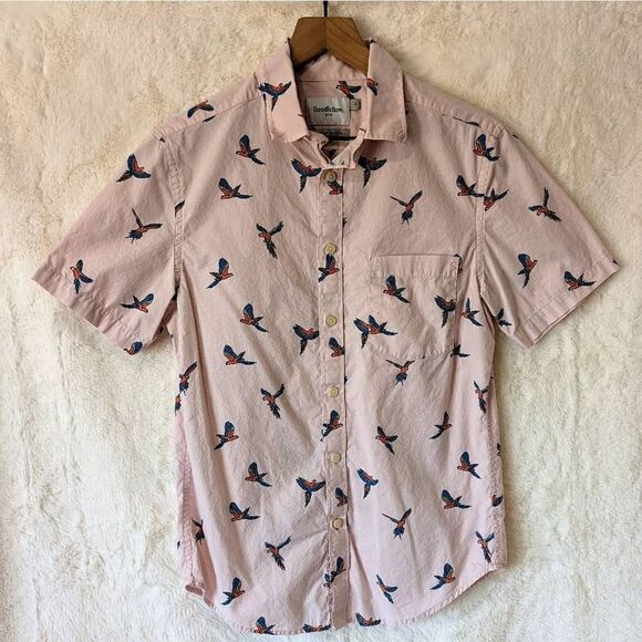 Light Pink Men's Button Down Parrot Shirt Standard Fit Size Small - Picture 1 of 6